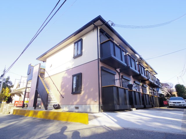 【橿原市内膳町のアパートの建物外観】