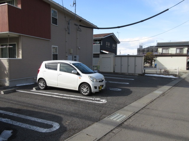 【スカイリーフの駐車場】