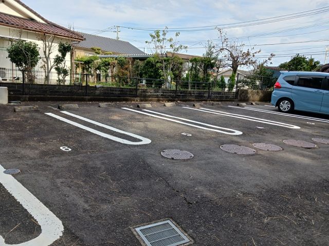 【いちき串木野市東島平町のアパートの駐車場】