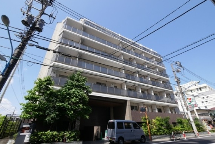 新宿区新宿のマンションの建物外観