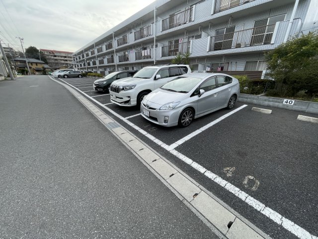 【INSURANCE BLDG.XVIの駐車場】