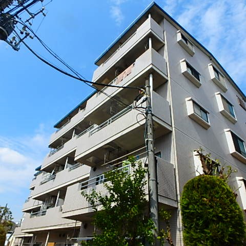 江戸川区東小松川のマンションの建物外観