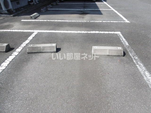 【深谷市武川のアパートの駐車場】