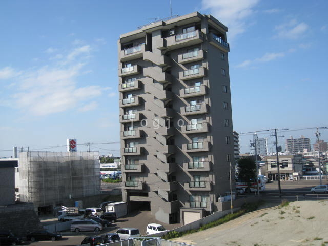 札幌市白石区本通のマンションの建物外観