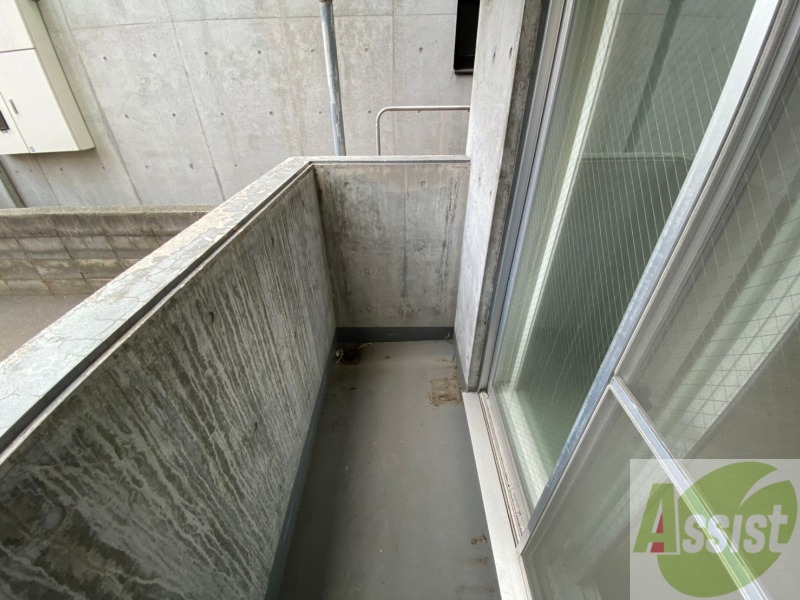 バルコニー　バルコニーです。洗濯物を干すもよし、一息つくもよしですね。