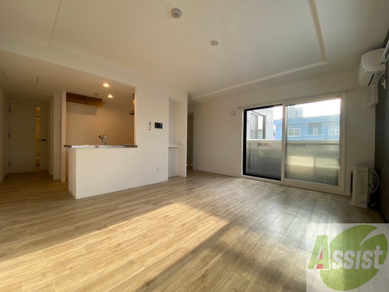 居室・リビング　広くてきれいなリビングです！快適に過ごせそうですね。