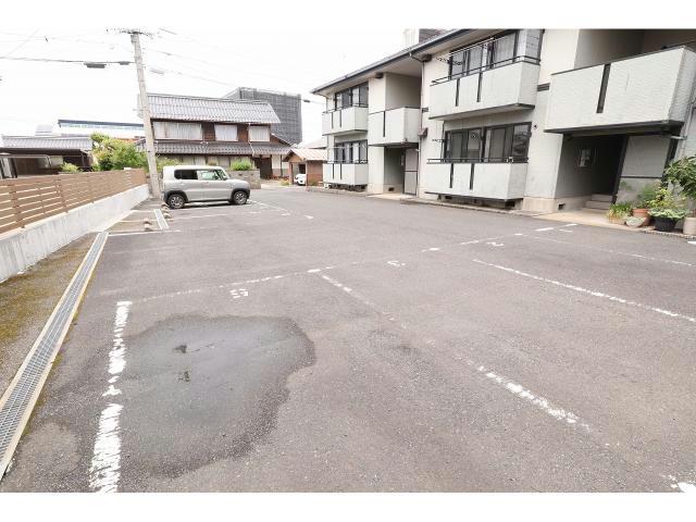 駐車場　駐車場