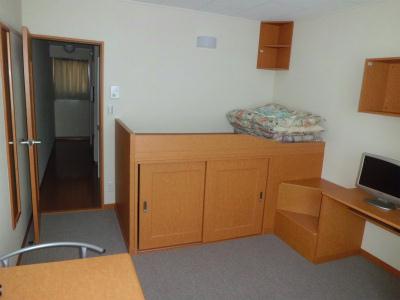 居室・リビング　短期契約の場合のみ布団が付きます。