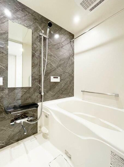 バス・シャワールーム　※別部屋の参考写真です。