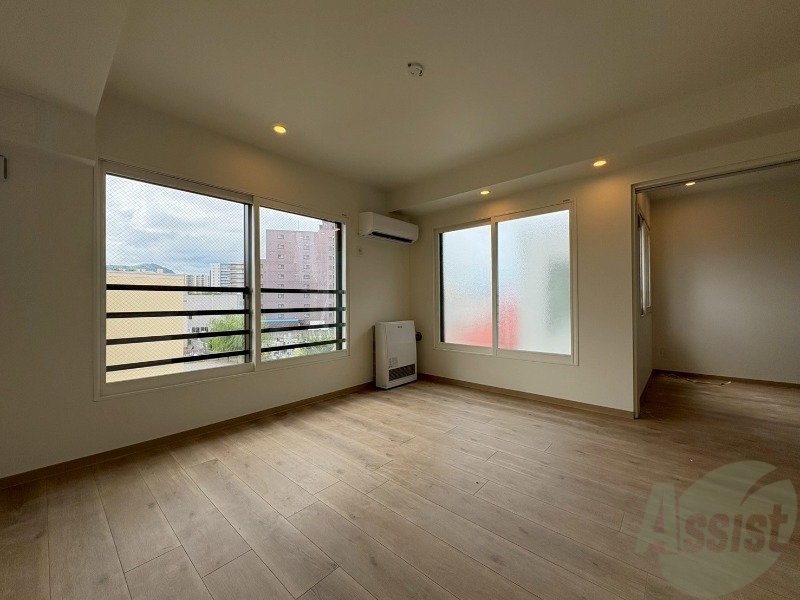 居室・リビング　広くてキレイなお部屋が広がっていて、充実した生活が送れそう。