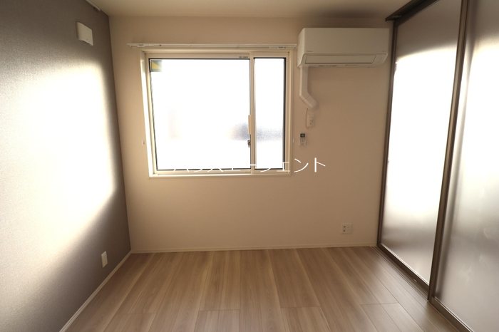 その他部屋・スペース　リビング横の4.9帖洋室。扉を開けてリビングとつなげても使う