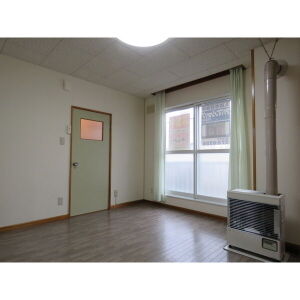 居室・リビング　証明、ストーブ