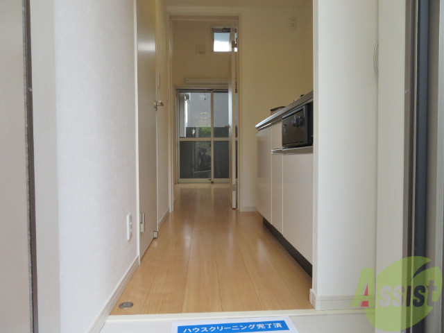 玄関　玄関の様子です。明るい印象ですね。気分もあがりそう。
