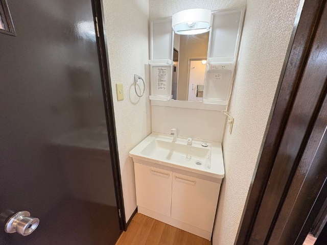 洗面設備　洗面化粧台です。