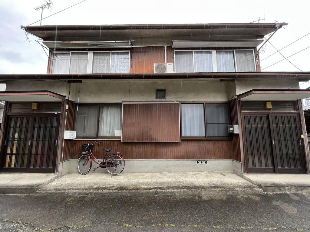 建物外観　右側です。