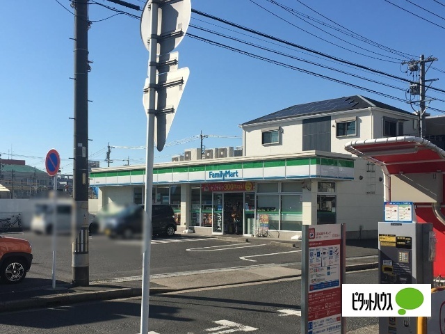 コンビニ　ファミリーマート緑浦里店（コンビニ）まで495m