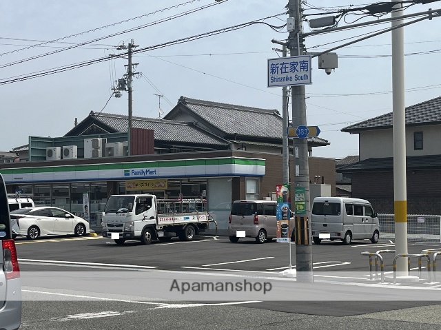 コンビニ　ファミリーマート（コンビニ）まで377m