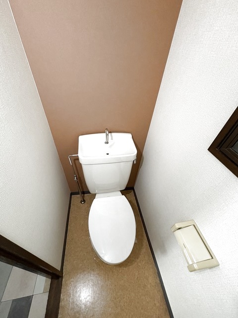 トイレ　内見・ご案内出来ます。ご一報下さい。