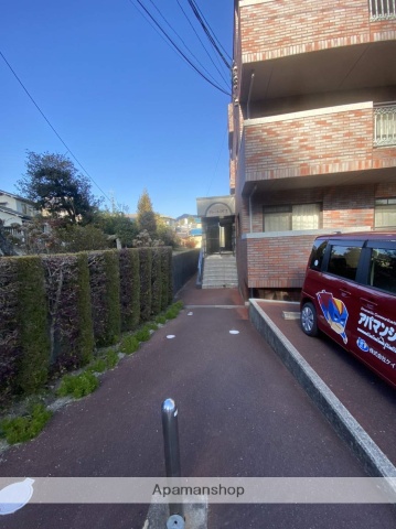 エントランス　駐車場