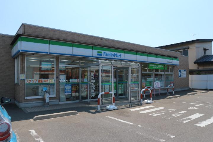 コンビニ　ファミリーマート（コンビニ）まで596m
