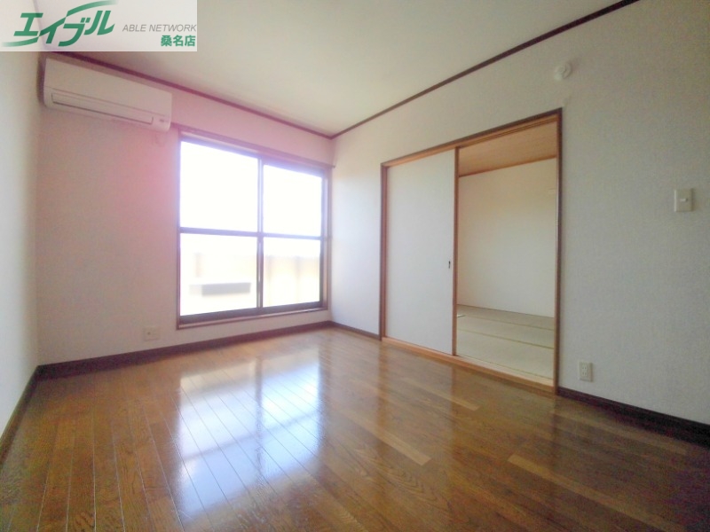 居室・リビング　同物件、別部屋写真になります