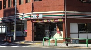 コンビニ　セブンイレブン 九段南大妻通り店（コンビニ）まで45m