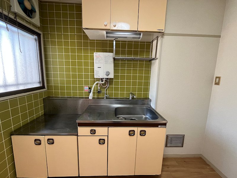 キッチン　※同物件反転間取りのお部屋の写真です。