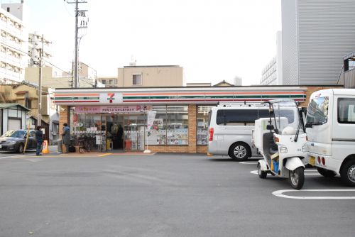 コンビニ　セブンイレブン 大阪本田４丁目店（コンビニ）まで310m