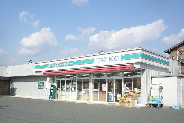 コンビニ　ローソンストア（コンビニ）まで900m