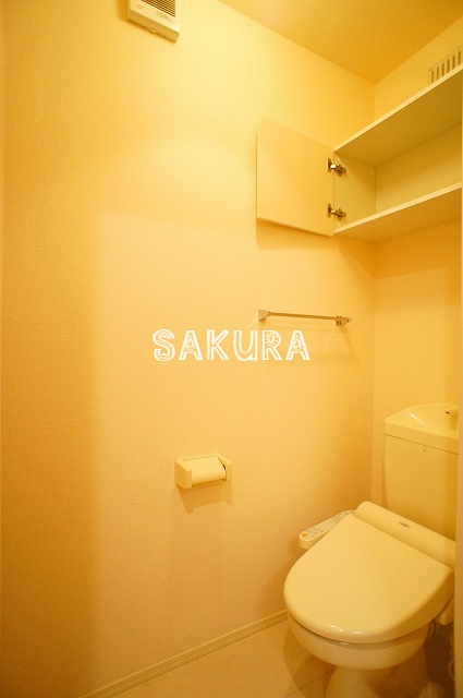 トイレ　落ち着いた色調のトイレです♪