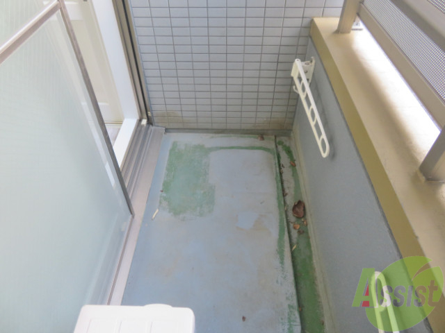 バルコニー　バルコニーは洗濯物を干すスペースが確保されていました。