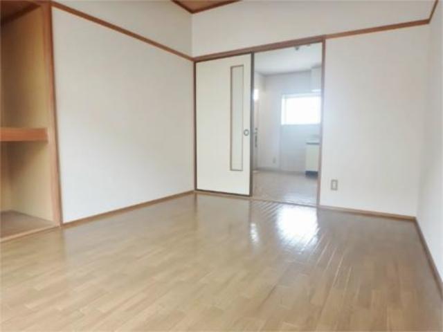 居室・リビング　キレイなフローリングのお部屋です