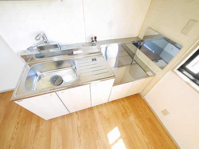 キッチン　コンパクトなキッチンで掃除もラクラク
