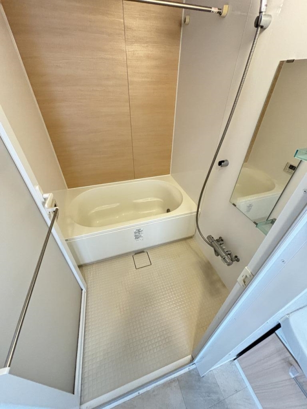 バス・シャワールーム　リフォーム前の写真です