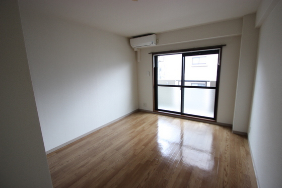 居室・リビング　※別部屋の写真です