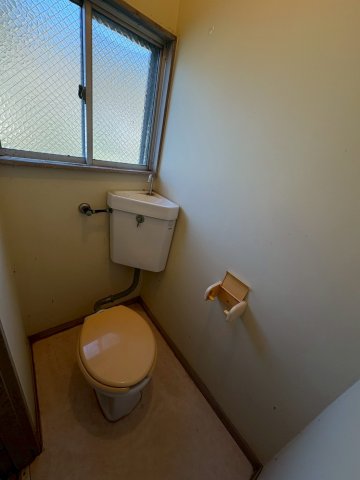 トイレ　窓があり換気が楽です