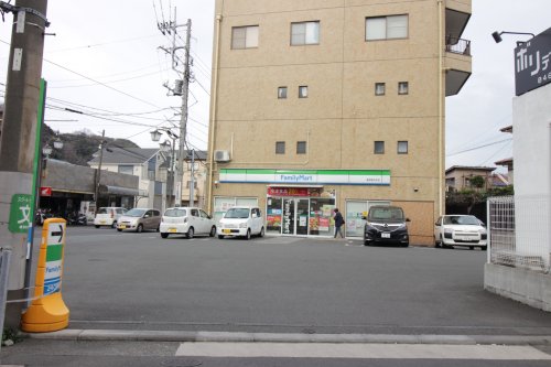 コンビニ　ファミリーマート横須賀衣笠店（コンビニ）まで140m