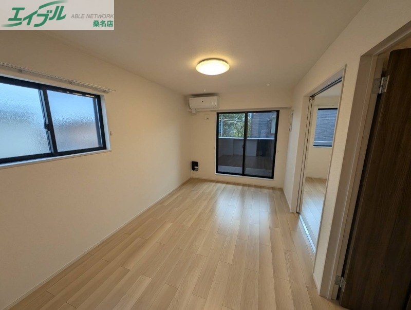 居室・リビング　同型部屋写真です。