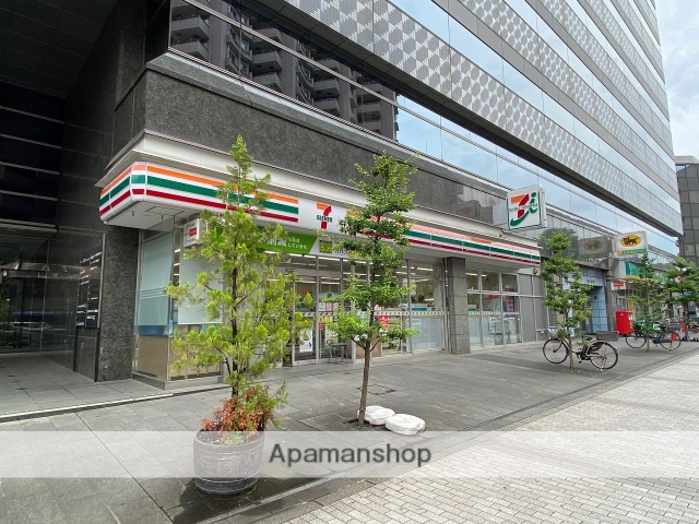 コンビニ　セブンイレブン（コンビニ）まで307m