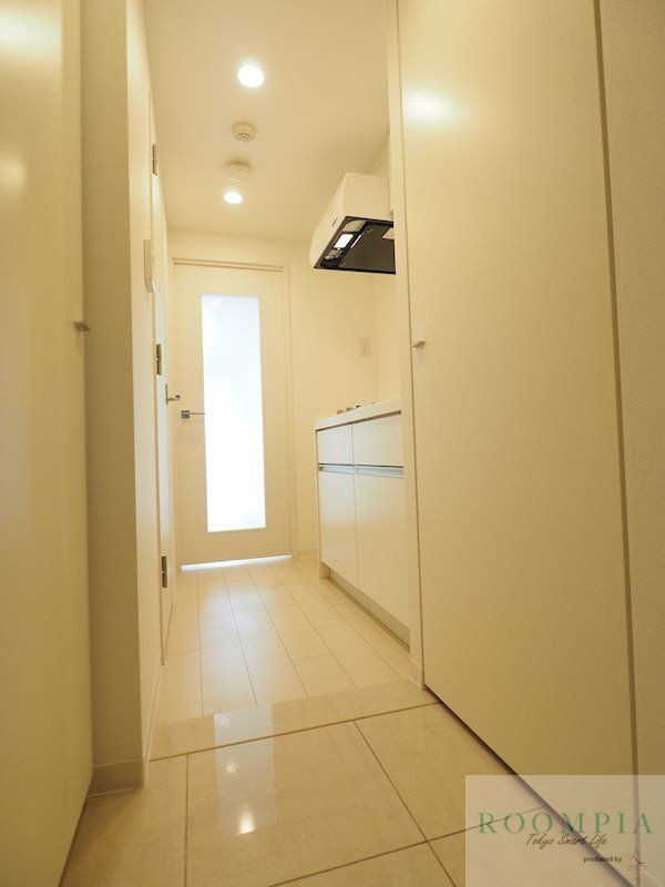 玄関　※同タイプの別のお部屋です。