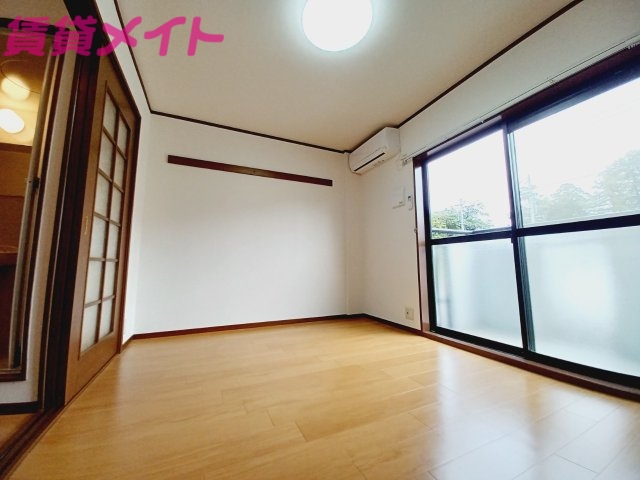 居室・リビング　同型参考写真