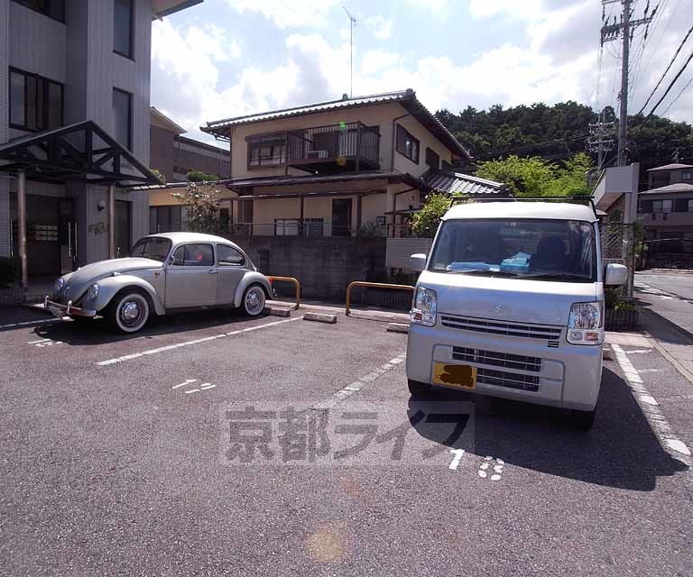 駐車場　敷地内にガレージも確保！