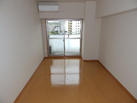 居室・リビング　室内