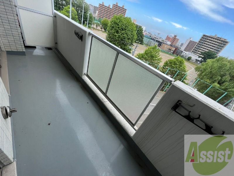 バルコニー　バルコニーです。洗濯物を干したり一息ついたりできますね！