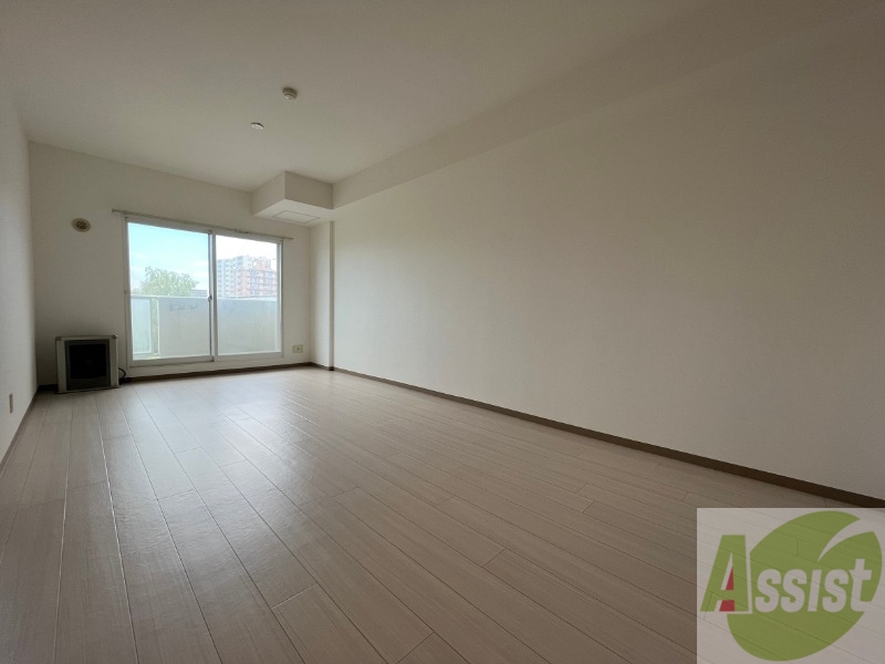 居室・リビング　広くてキレイなお部屋が広がっていて、充実した生活が送れそう。