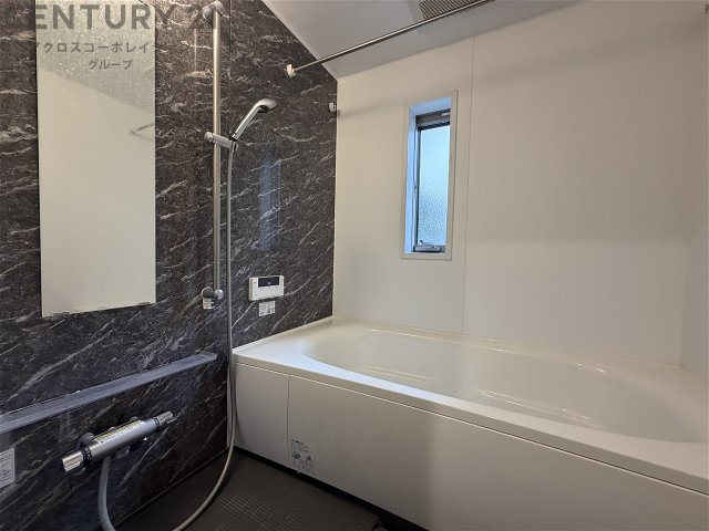 バス・シャワールーム　落ち着いた空間のお風呂です