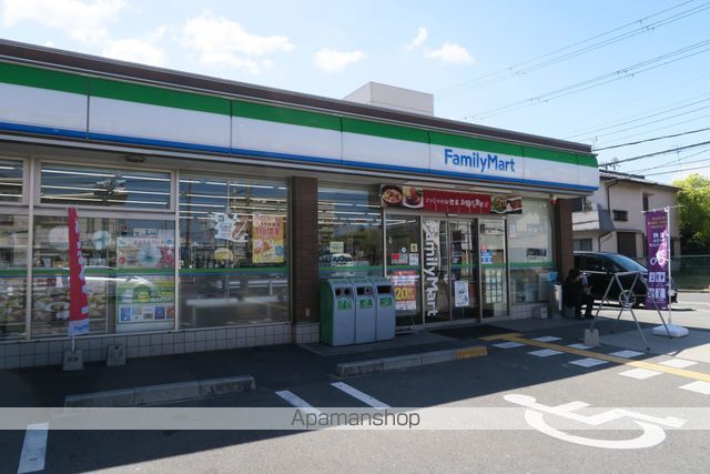 コンビニ　ファミリーマート（コンビニ）まで198m