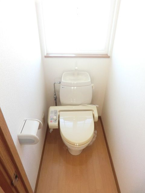 トイレ　ウォシュレット付きで快適ですね♪