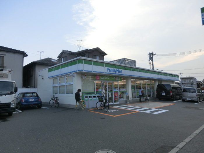 コンビニ　ファミリーマート吉島町店（コンビニ）まで133m