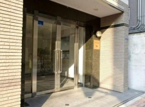 エントランス　アクセス便利な好立地　複数路線が利用可能　独立洗面台や宅配ボ